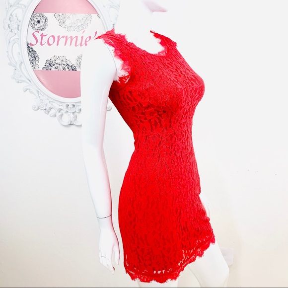 Joompy/ Red Fitted Lace Scalloped Frayed Bow Dress - Picture 3 of 8